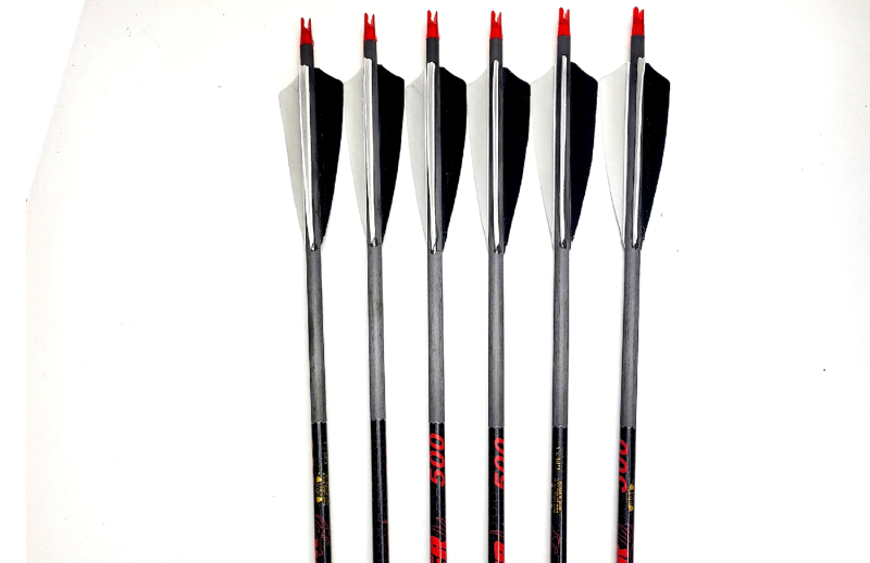 Goldtip Hunter 500 Karbonpfeil mit 4 Schild Befiederung in Schwarz / Weiss